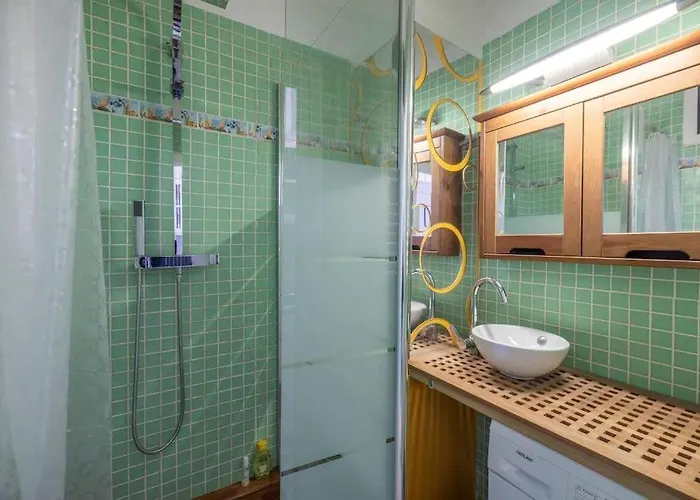 Cosy Dans Les Rues Pietonnes *