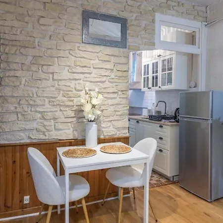 Cosy Dans Les Rues Piétonnes *