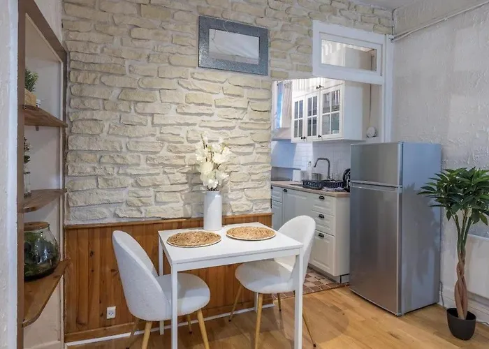 Cosy Dans Les Rues Pietonnes *